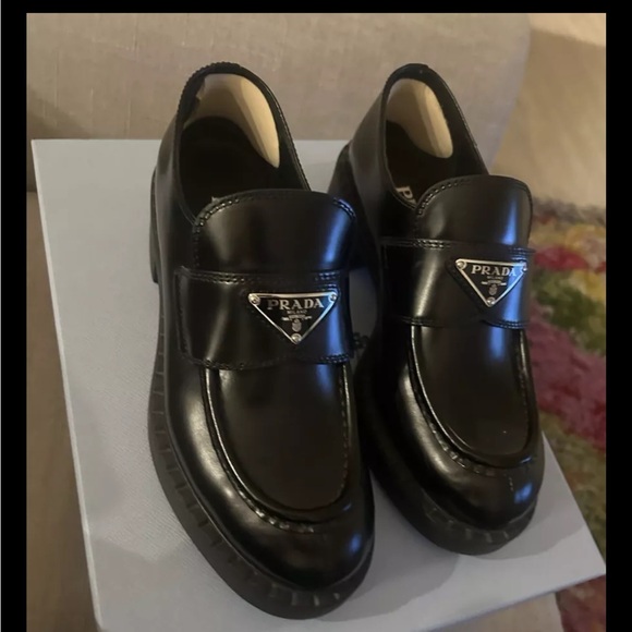 Prada women’s loafers - EU 37 - Picture 2 of 5